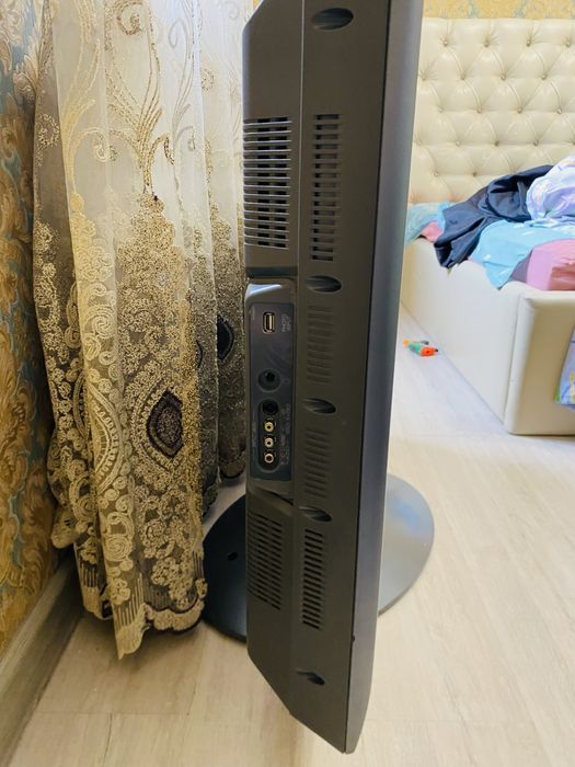 подскавка с телевизором