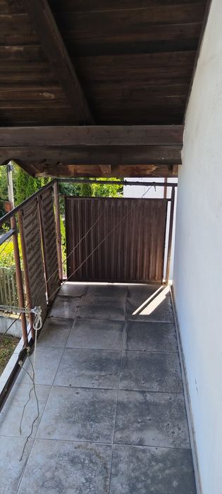 Масивна двуетажна къща в Перник Байкушева махала