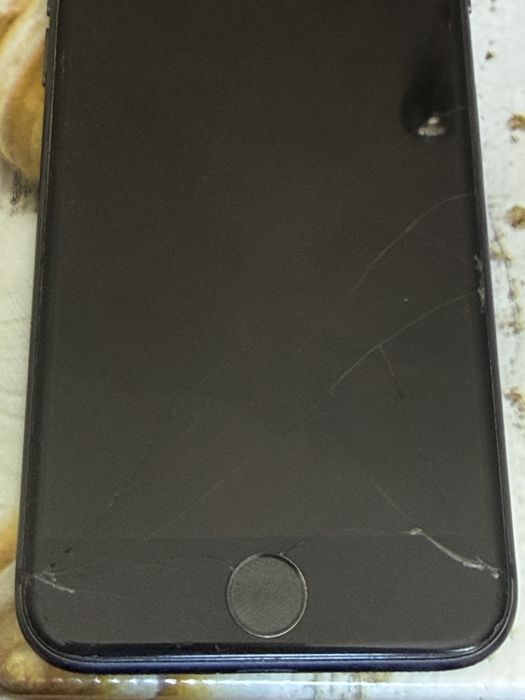 Айфон 8 64ГБ черен