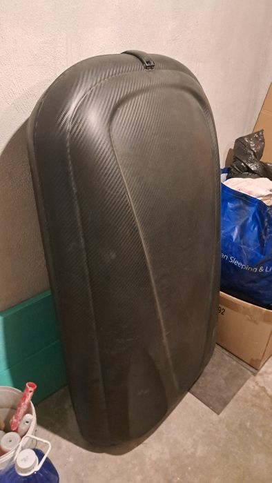 Багажник за покрив на кола.