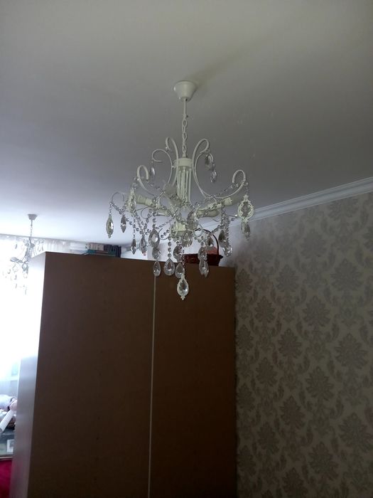 Срочно продам люстры