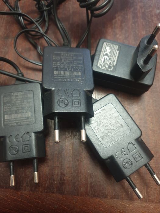 Лот работещи адаптери.