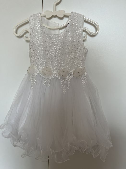 Бяла булченска рокля