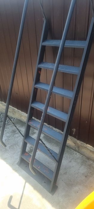 Scara căsuța copii gradina