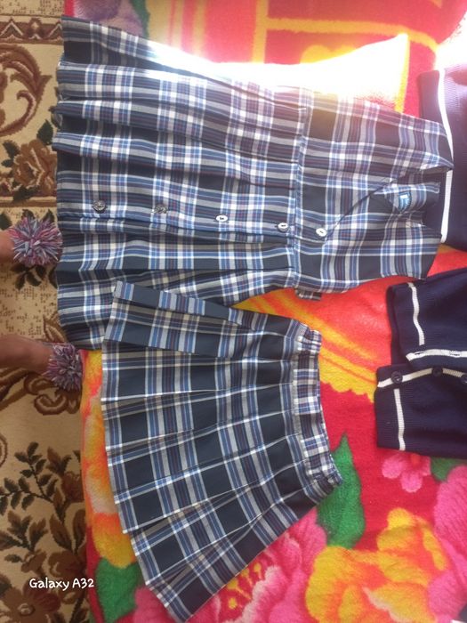 Продам школьную форму на девочку 6-7 лет