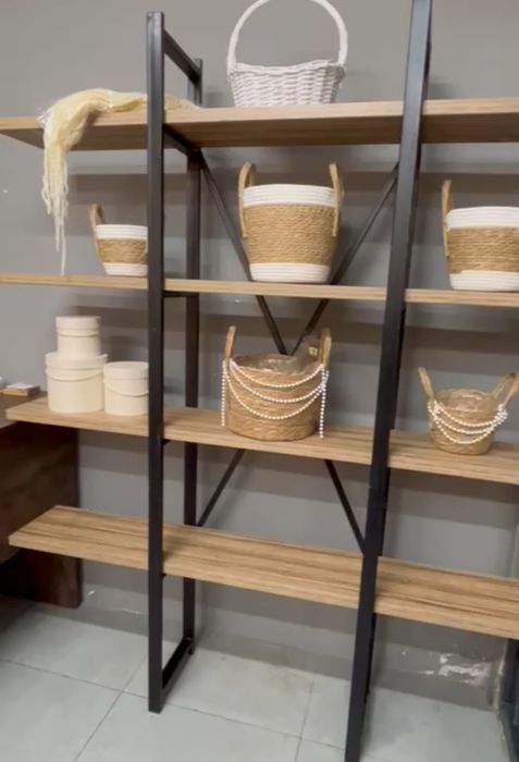 Стелажи срочно  продам