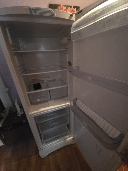 Холодильник Indesit B16