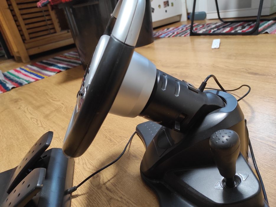 Vând volan cu pedală Gembird STR Shock force