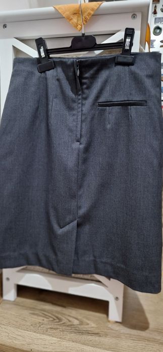 Vand doua fuste H&M stare excelenta