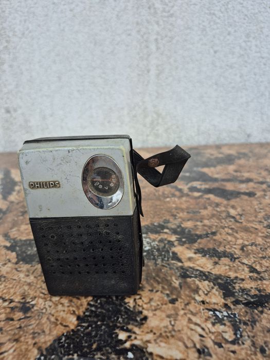 Radio  Philips  vechi model  RL 073, made in Holland- functional