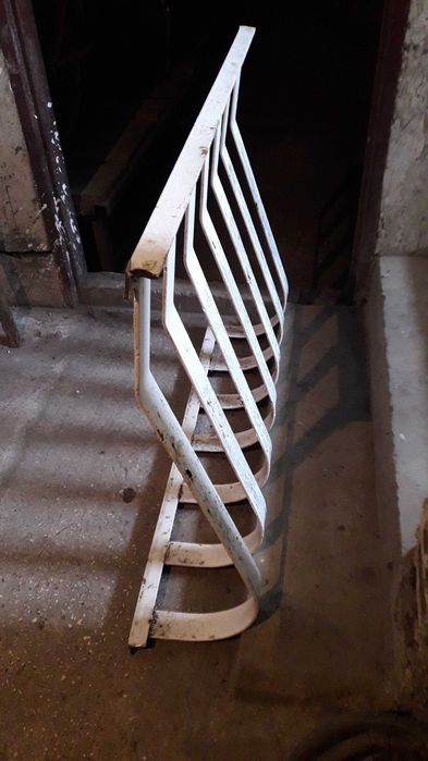 Метална ограда от дебело желязо