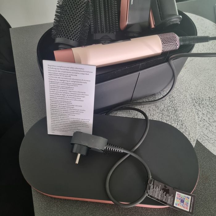 Dyson Airwarp in stare excelenta  , utilizat de 2 ori