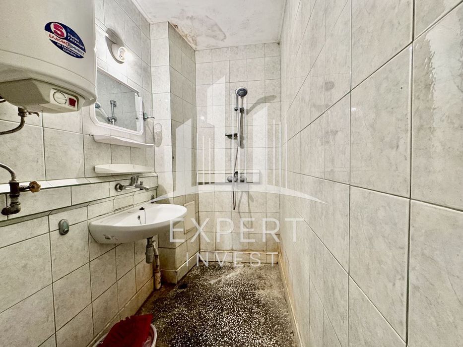 Дава се под наем Четиристаен апартамент в Варна, Цветен квартал - 85 кв.м за 158597.76 € - Снимка #11