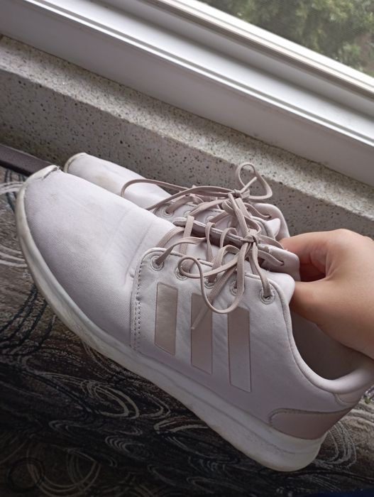 Лилави маратонки