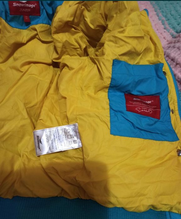 Продам курточки на девочку