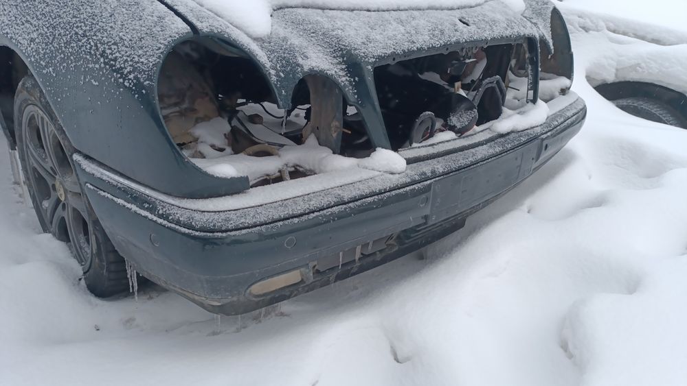 Продам авто по запчастям Мерседес 210