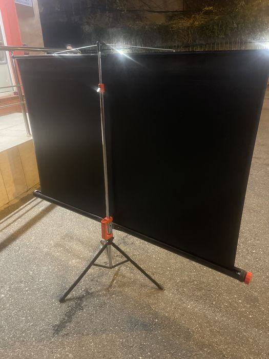 Panou rulant pentru proiector