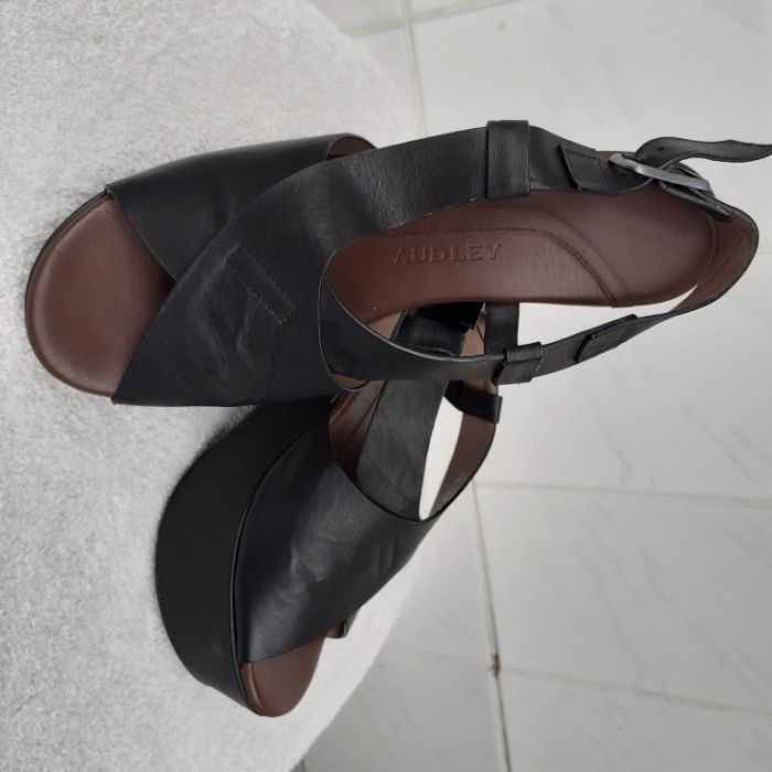 Кожени сандали и обувки от естествена кожа