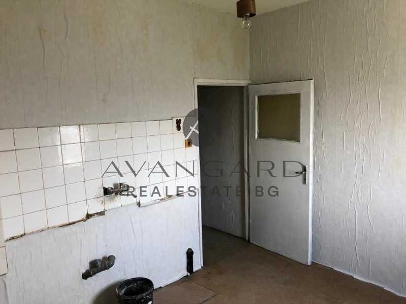 Продава се Двустаен апартамент в Пловдив, Изгрев - 65 кв.м за 847 €/кв.м - Снимка #4