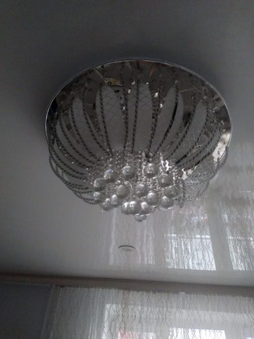 Продам три люстры