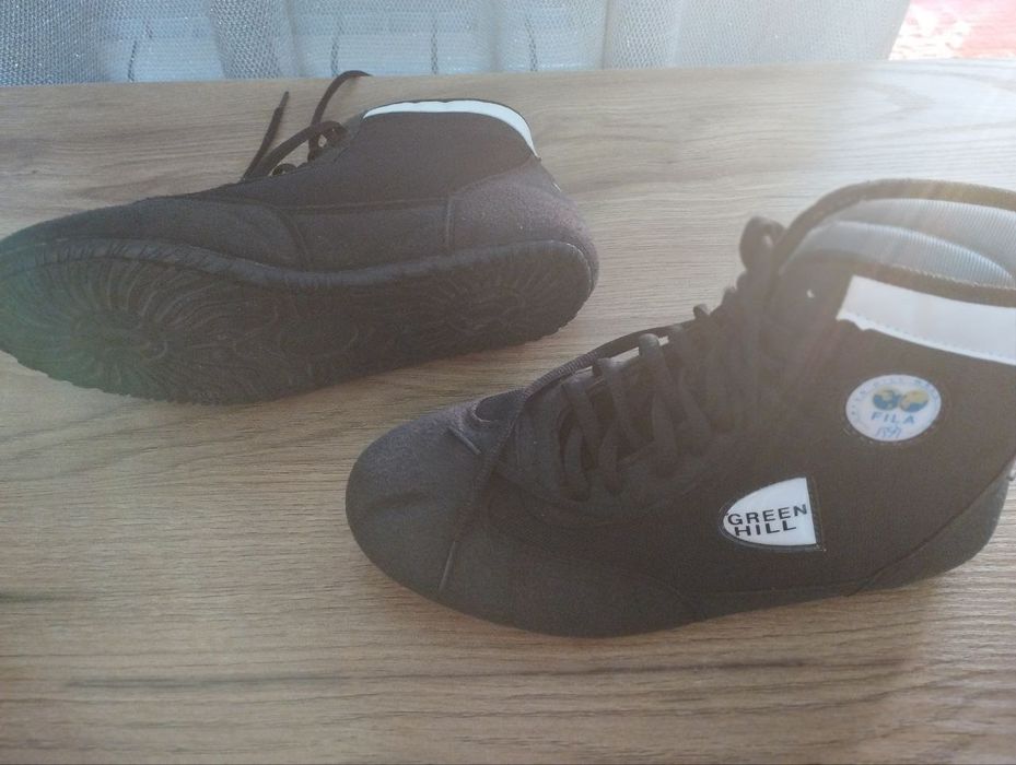 Перчатки и борцовки для кикбоксинга