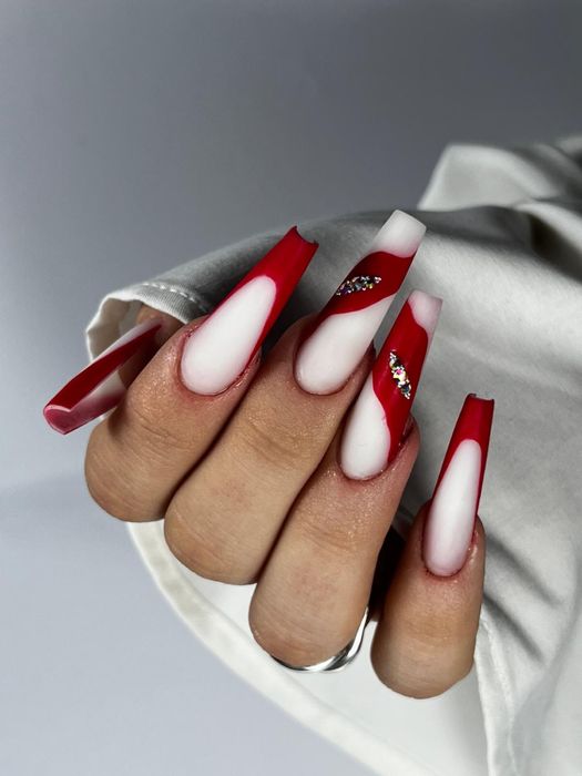 Unghii cu gel , ojă semi, locatie Alexandru Iasi .