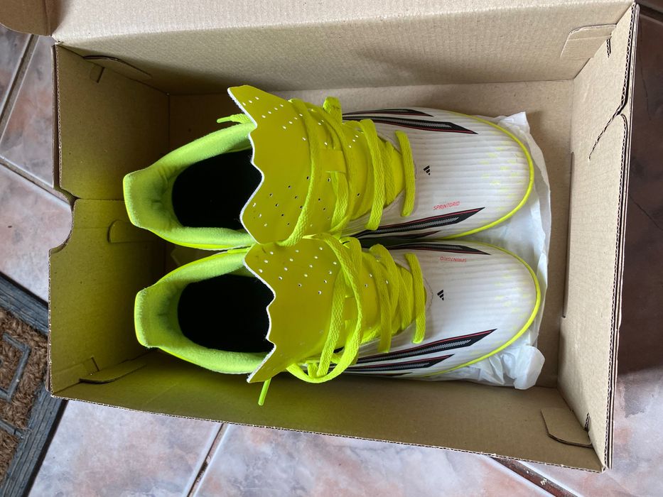 Adidasi de fotbal F50