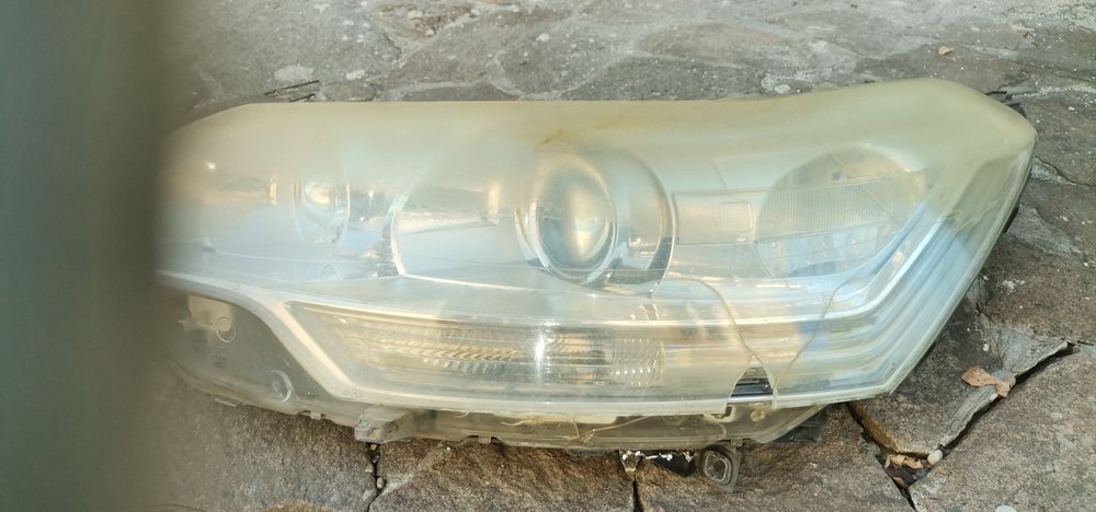 Faruri bixenon citroen c5 2011