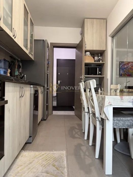 Vand ap 4 camere cu loc parcare si boxa in 21 residence politehnica