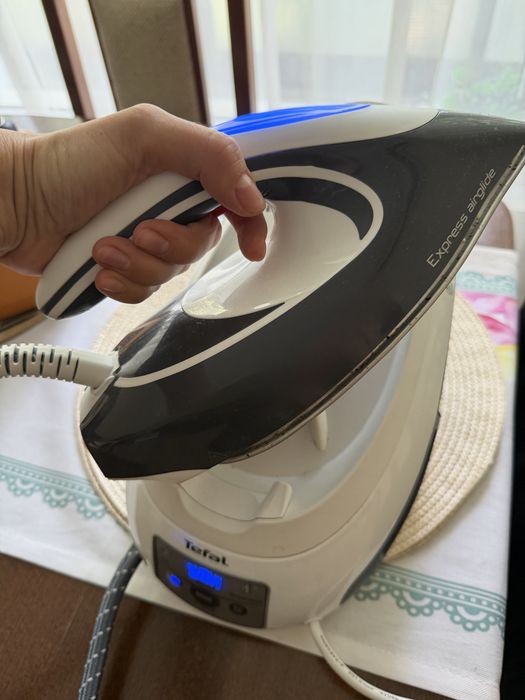 парогенератор Tefal Express AirGlide SV8020E1