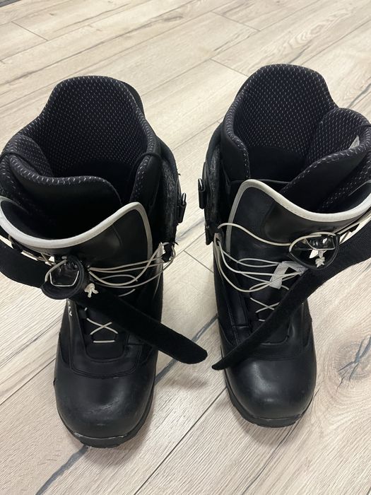 Boots snowboard Firefly mărimea 42 + legături Rossignol – 350 lei