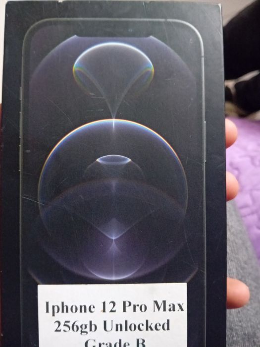 Vand telfon iphone 12 pro max o 100 capacitate la baterie 256gb