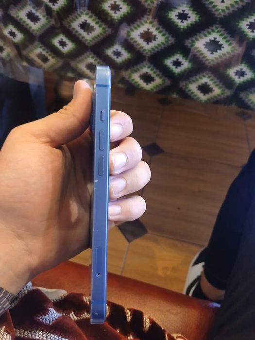 Айфон 13 в хорошем состоянии