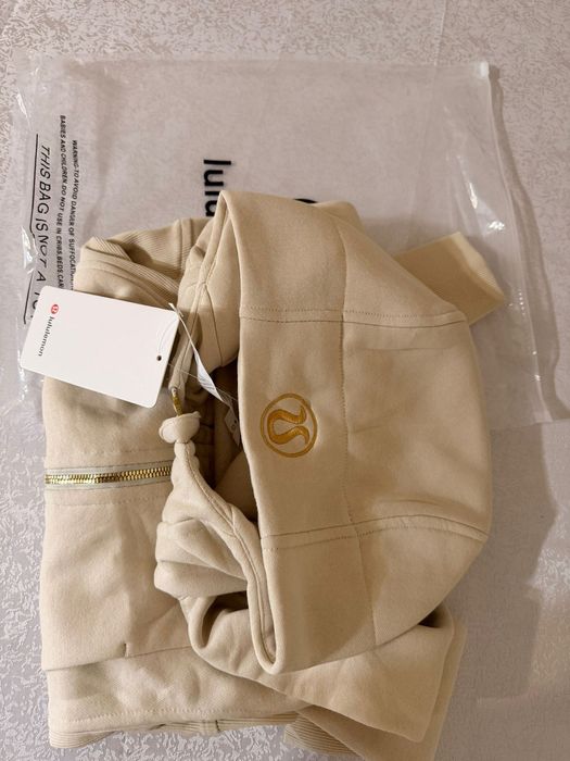Суитчър Lululemon размер 4 US