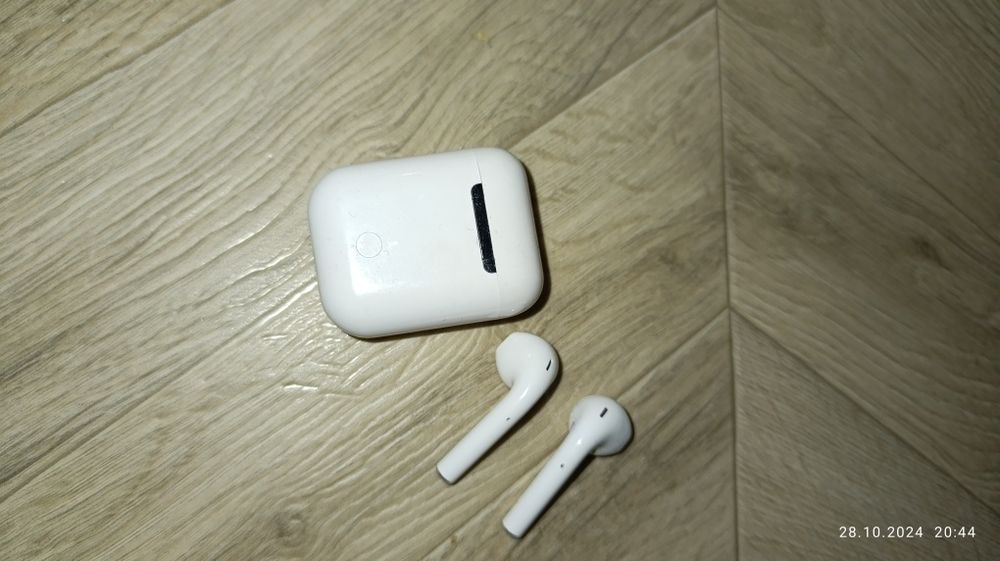 Продам наушники Airpods