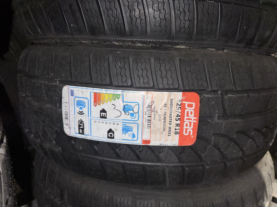 Anvelope de iarna 225/45R18 95V Petlas Snomaster W651