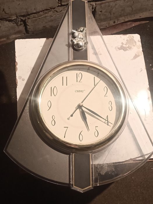 Часы на батарейке. И ручные