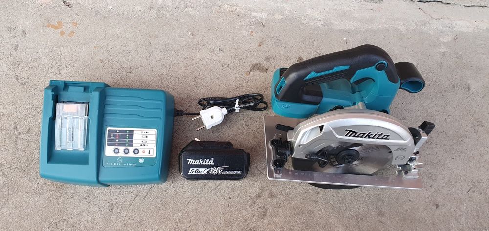 Fierăstrău circular cu acumulator Makita.