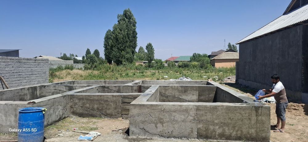 Куйлик катта бозор оркасида авангард  бойкургон  2 сутих срошни сотила