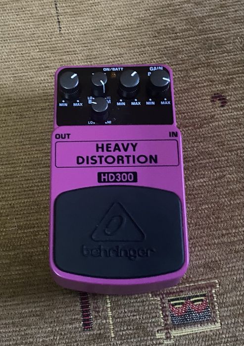 Pedală behringer de distorsie