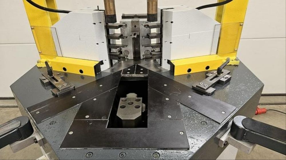 Автоматична ъглонабивна машина PRESSTA EISELE 3000 - Германия