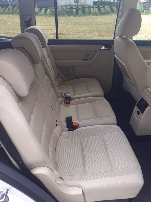 Vând Volkswagen Touran 1.6 TDI, an 2011