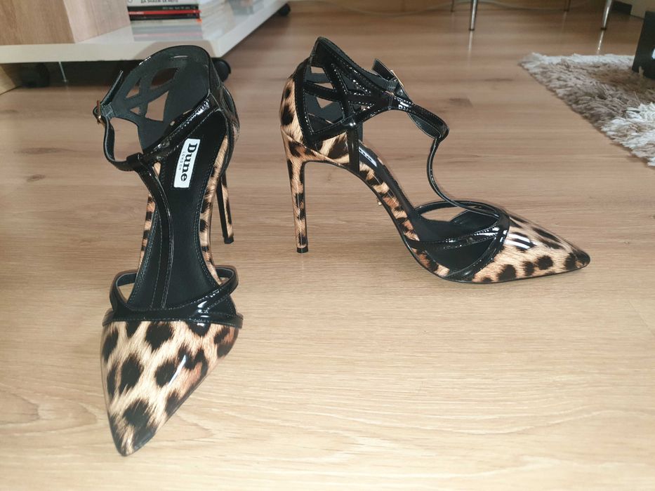 НОВИ! Елегантни обувки Dune London, естествен лак, номер 39