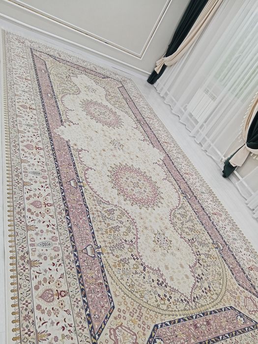 Кілем сатылады..