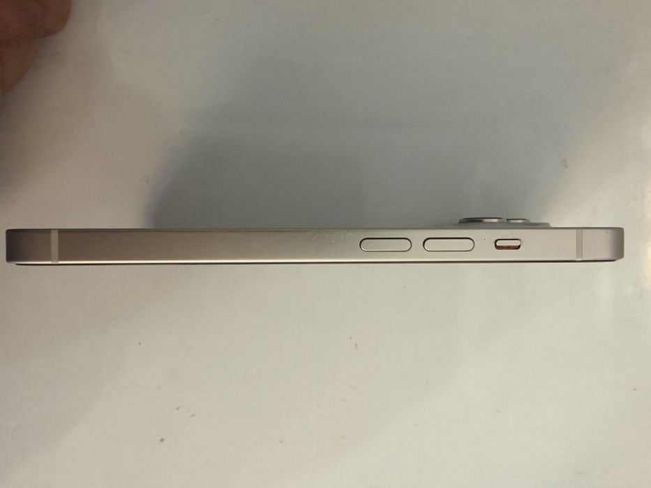 Продавам iphone 14 128GB