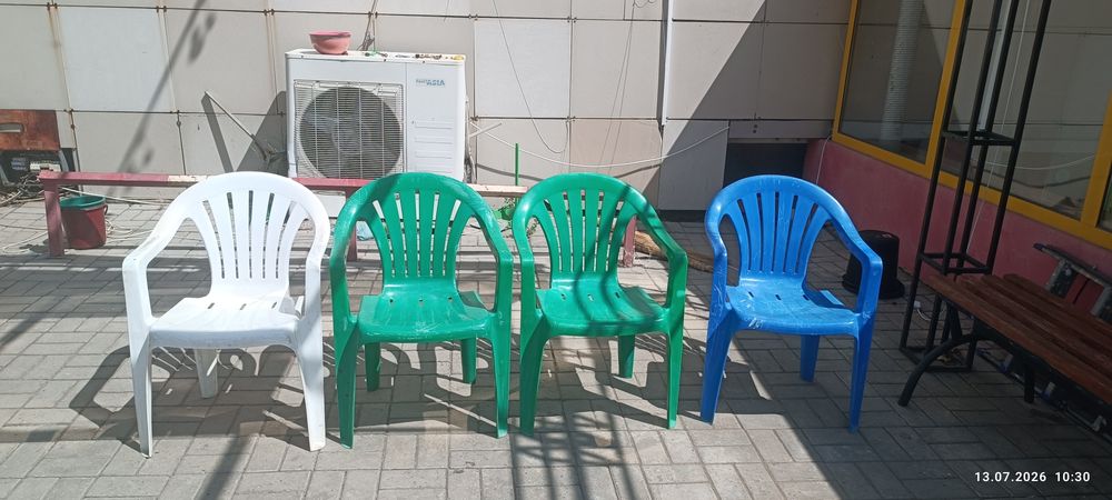 Продам стулья пластиковые Б/У
