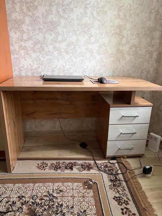 Письменный / компьютерный стол
