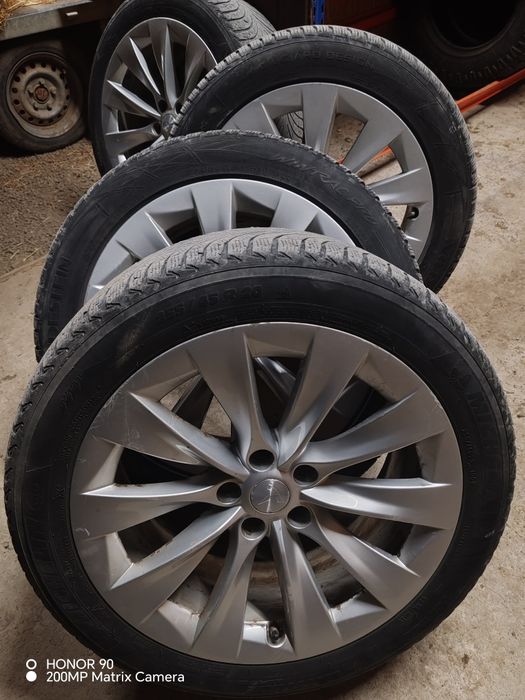 Set Jante Tesla 20" cu anvelope de iarna
