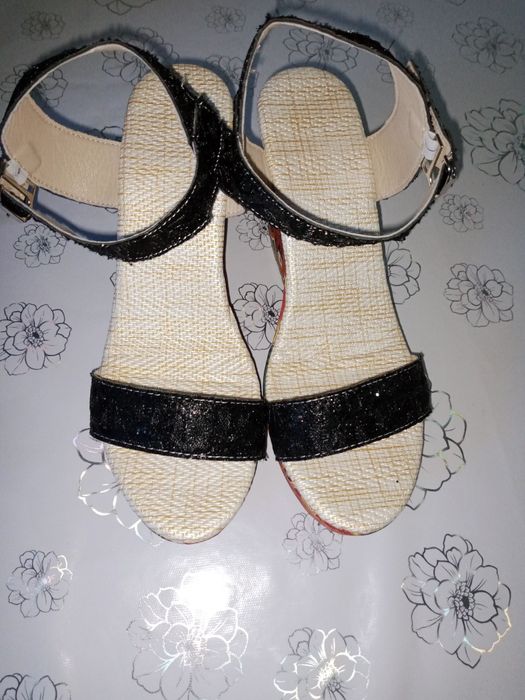 Босоножки  6000 тысяч