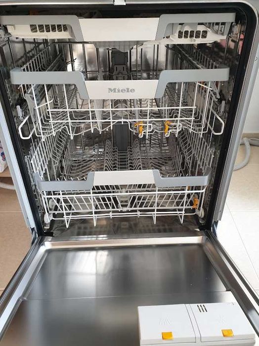 XXL Съдомиялна Miele - Auto Open - 14 Комплекта - Пълно Вграждане 60см